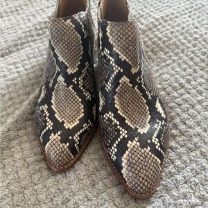 Chic Snakeskin Patterned Ankle Boots Madewell
